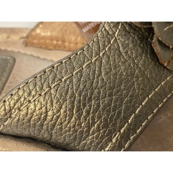 Clarks Artisan Larina Floral Thong Wedge Sandals Gold Women's Size 7M New No Box - Picture 3 of 16